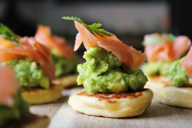 blinis con aguacate
